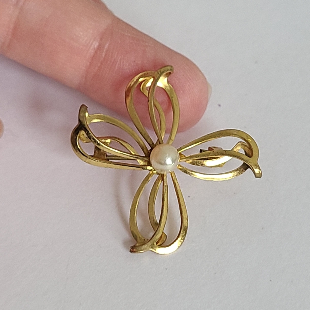 Vintage Feminine Gold Tone Bow Cross Faux Pearl Openwork Center Brooch Pin